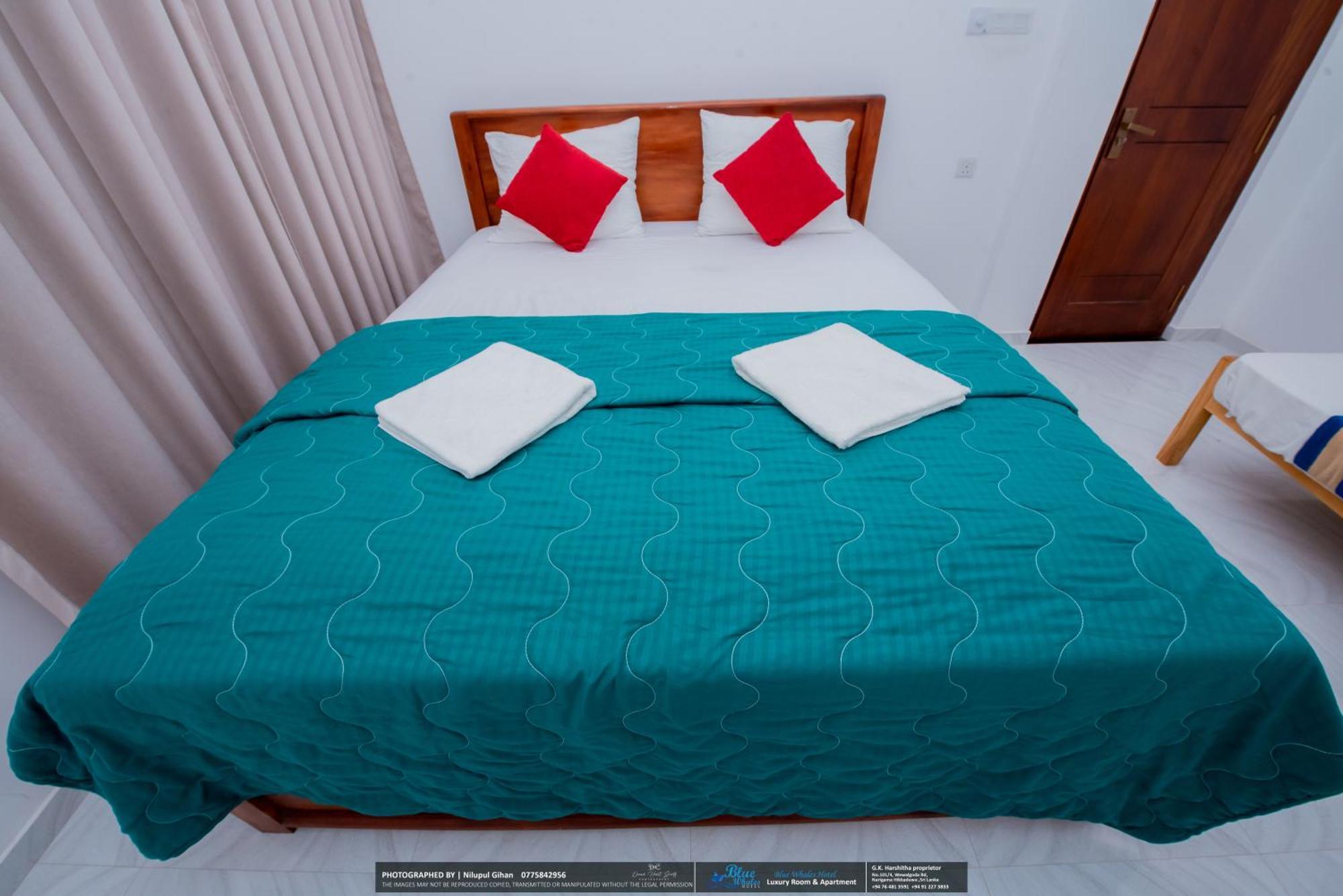 Blue Whales Hotel Hikkaduwa Exterior foto