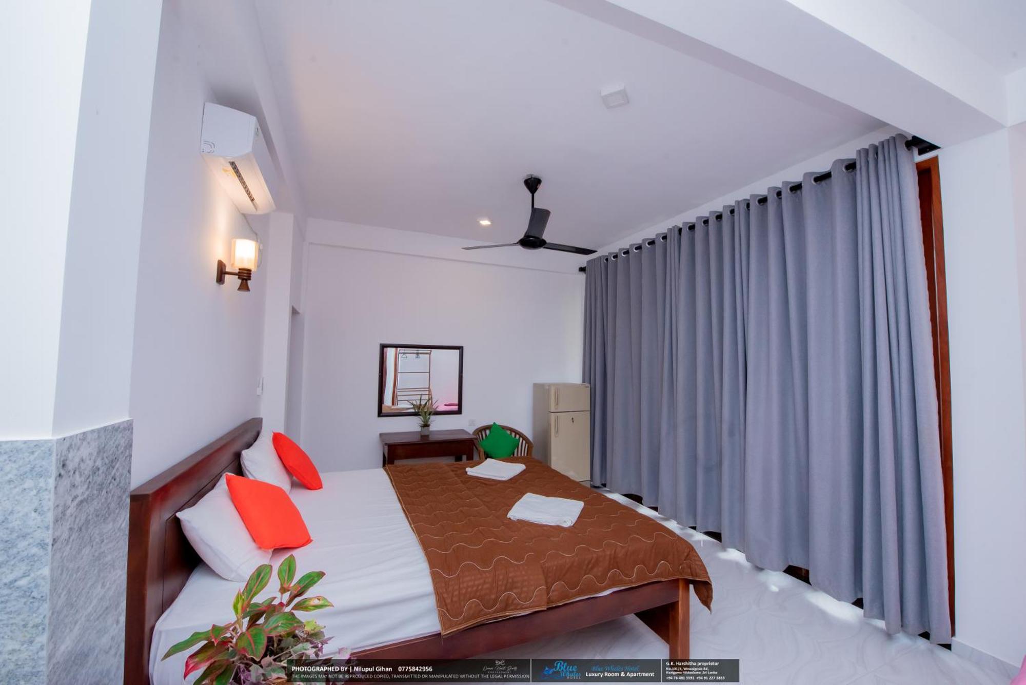 Blue Whales Hotel Hikkaduwa Exterior foto
