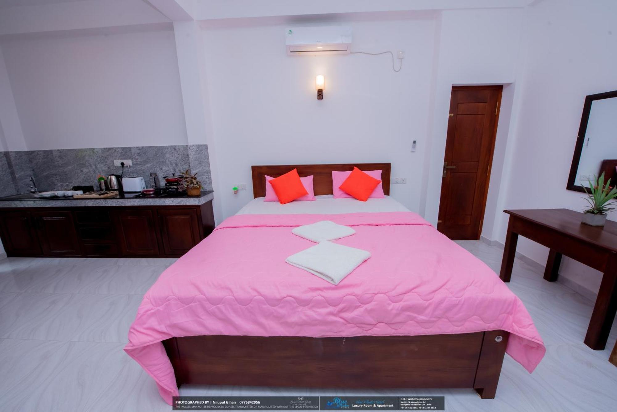 Blue Whales Hotel Hikkaduwa Exterior foto